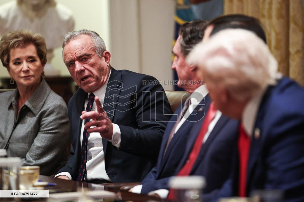 DC: President Trump Holds Cabinet Meeting