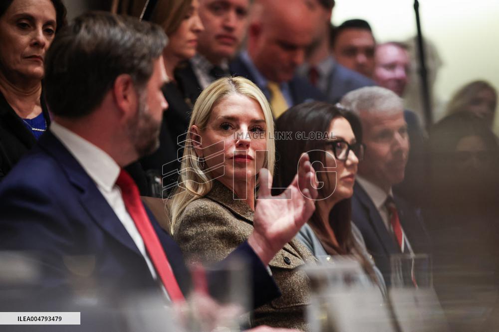 DC: President Trump Holds Cabinet Meeting