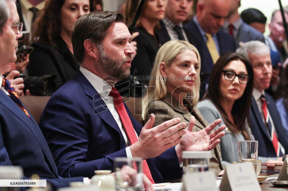 DC: President Trump Holds Cabinet Meeting