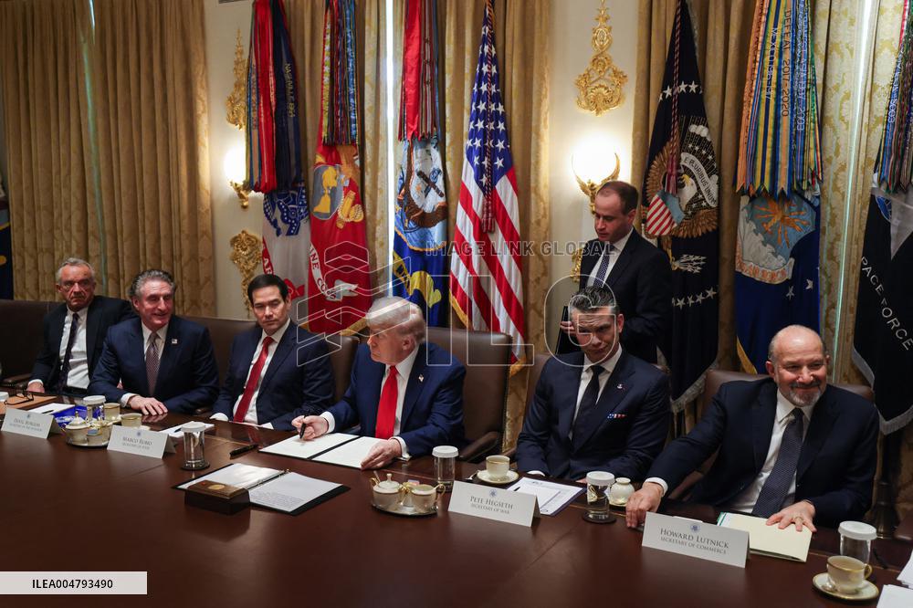 DC: President Trump Holds Cabinet Meeting