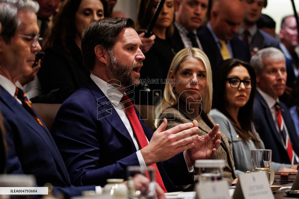 DC: President Trump Holds Cabinet Meeting