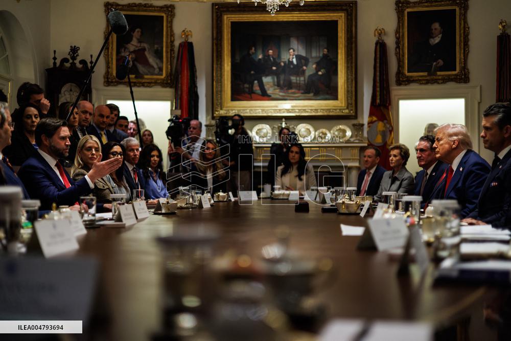 DC: President Trump Holds Cabinet Meeting