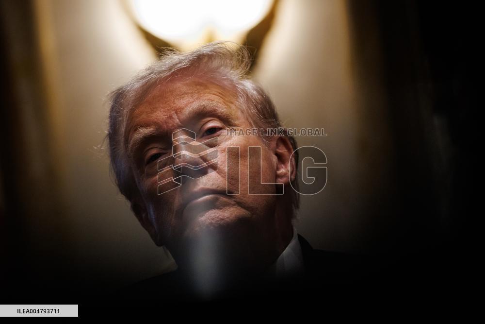 DC: President Trump Holds Cabinet Meeting