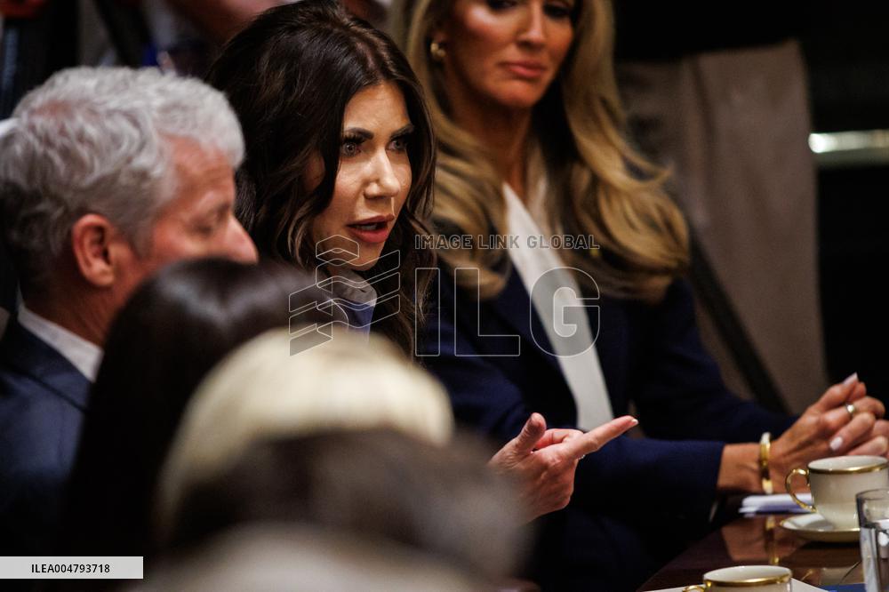 DC: President Trump Holds Cabinet Meeting