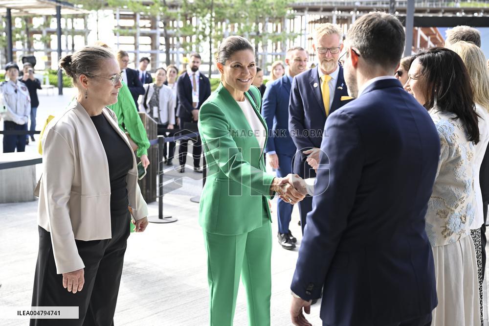 CROWN PRINCESS IN OSAKA