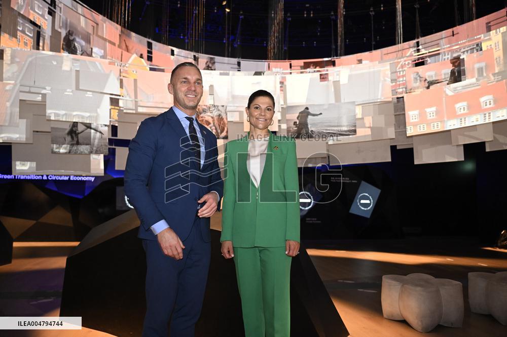 CROWN PRINCESS IN OSAKA