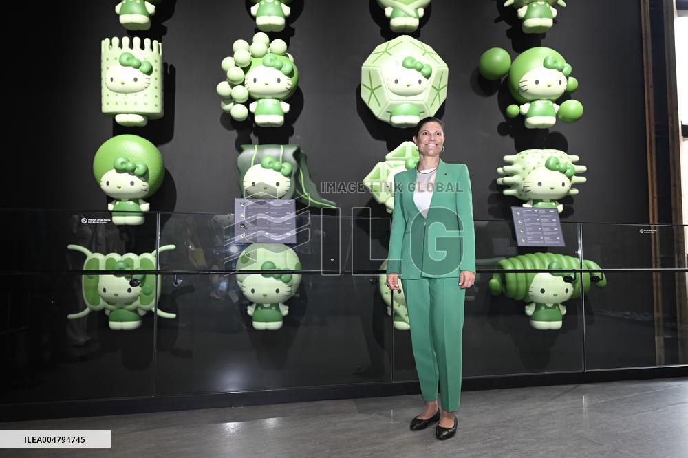 CROWN PRINCESS IN OSAKA