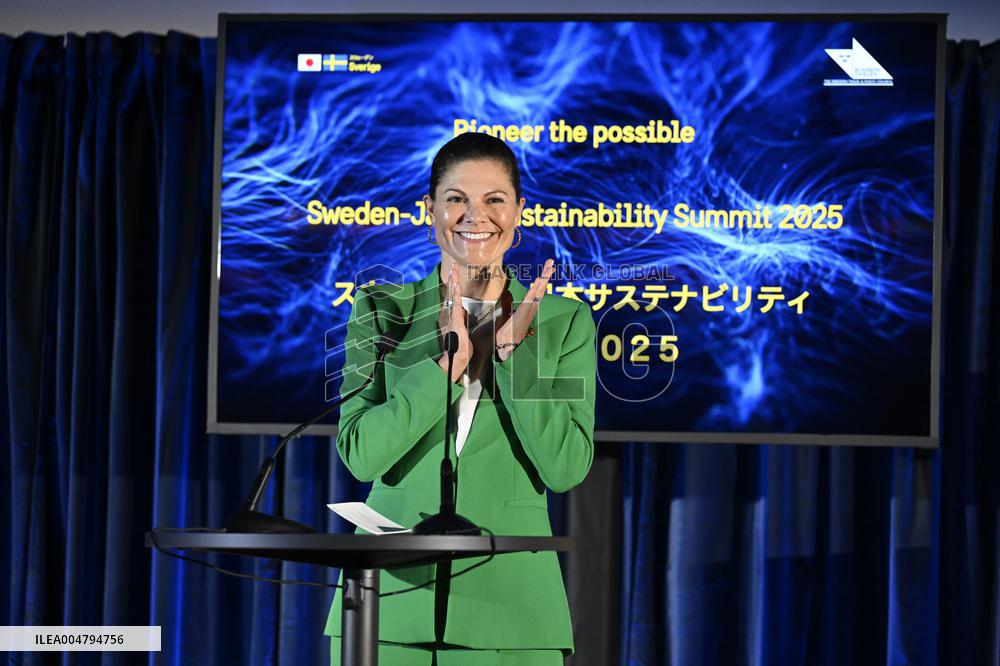 CROWN PRINCESS IN OSAKA