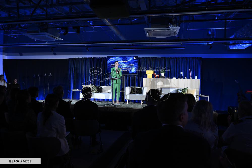 CROWN PRINCESS IN OSAKA