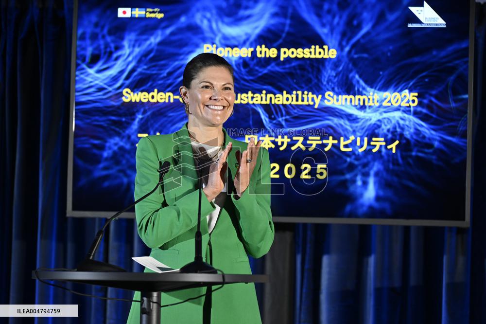 CROWN PRINCESS IN OSAKA