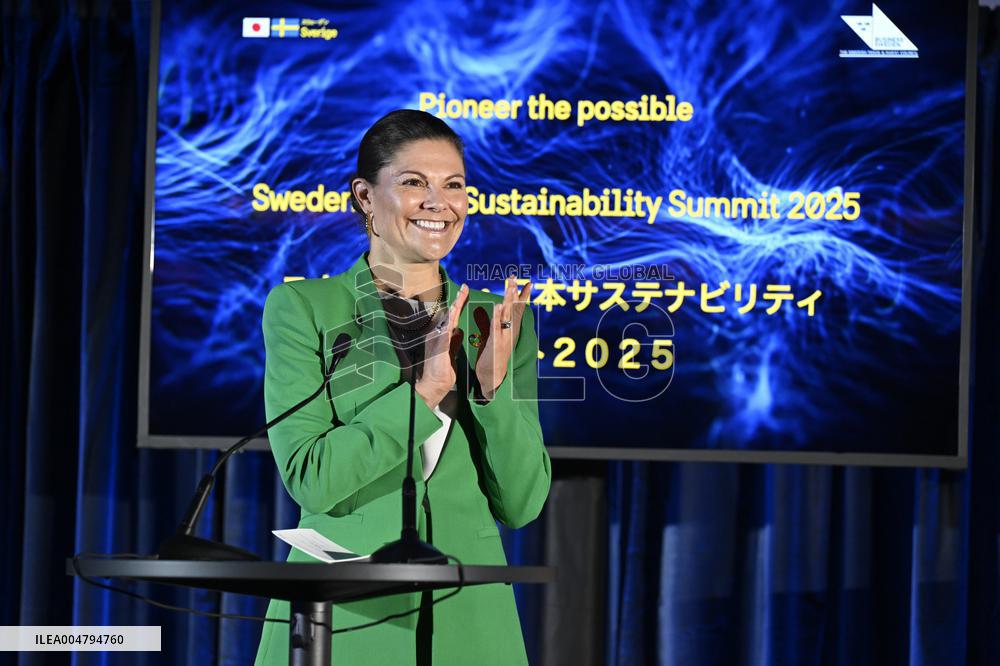 CROWN PRINCESS IN OSAKA