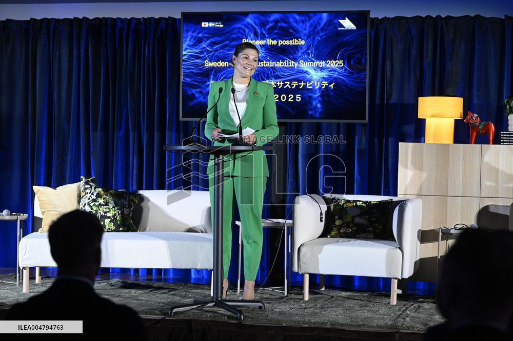 CROWN PRINCESS IN OSAKA