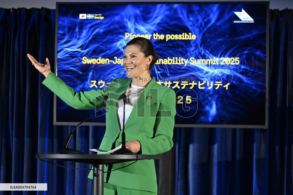 CROWN PRINCESS IN OSAKA