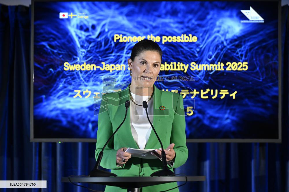 CROWN PRINCESS IN OSAKA