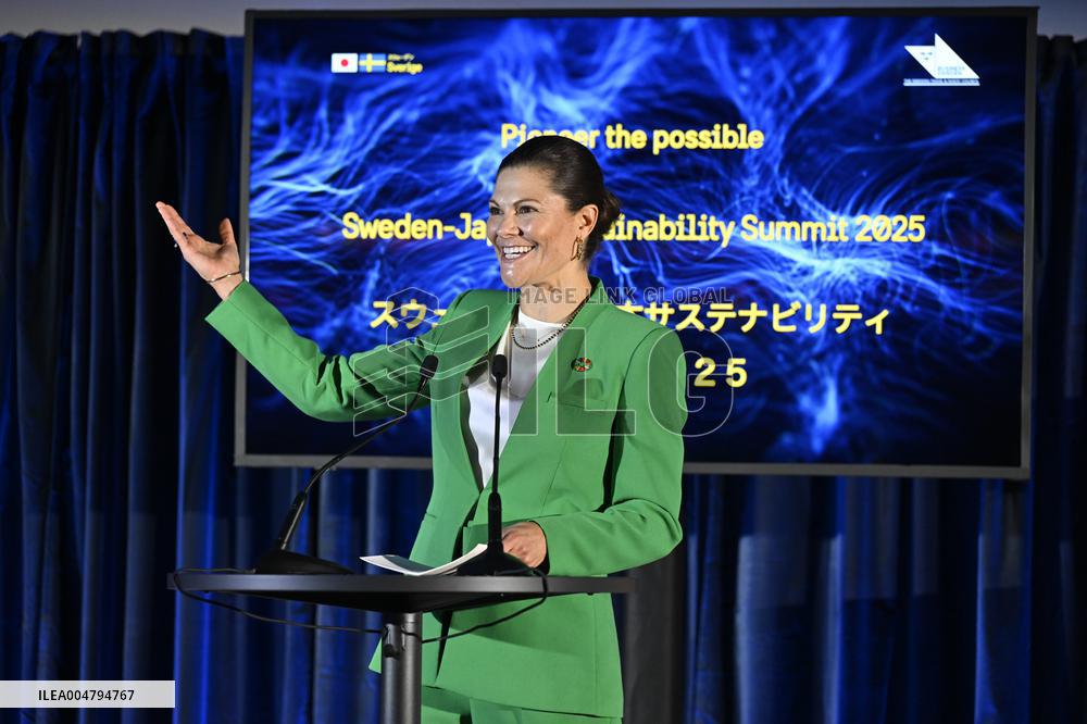 CROWN PRINCESS IN OSAKA