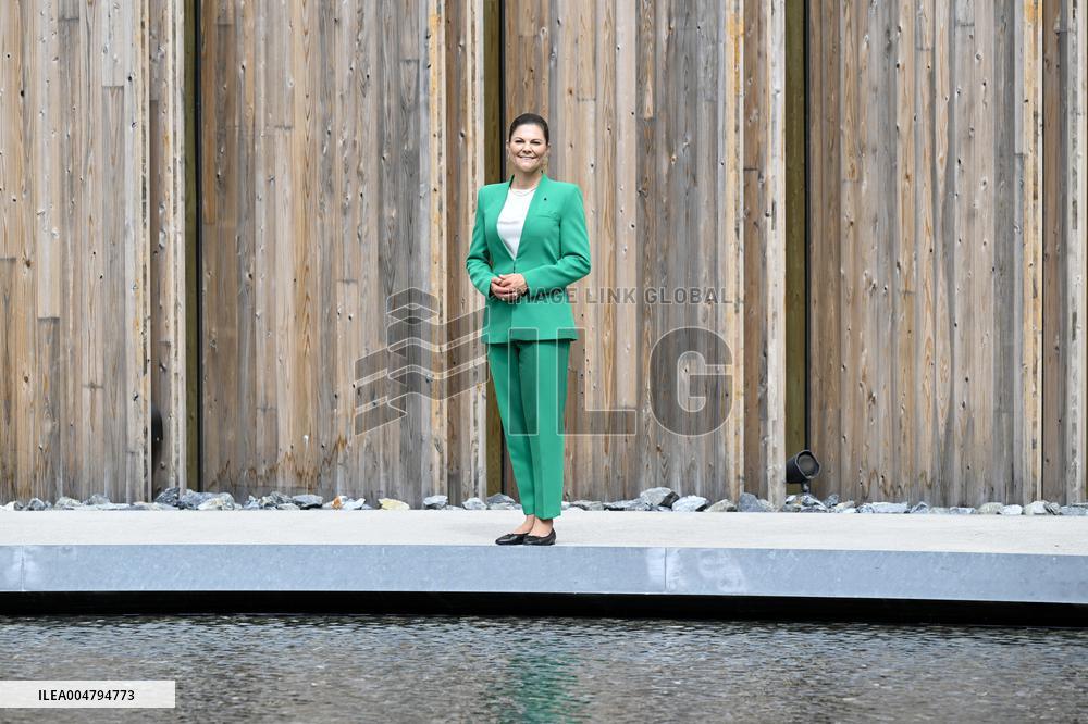 CROWN PRINCESS IN OSAKA