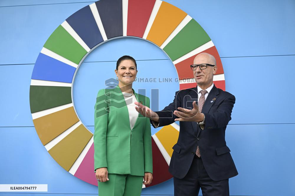 CROWN PRINCESS IN OSAKA