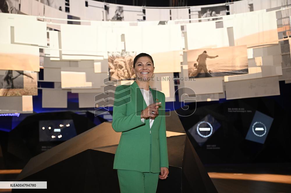 CROWN PRINCESS IN OSAKA