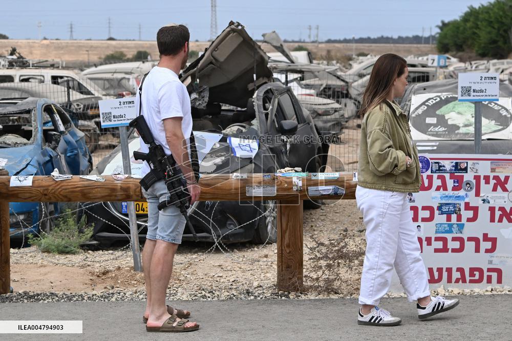 The Cemetery Of Vehicles Used During The Nova Event - Tkuma