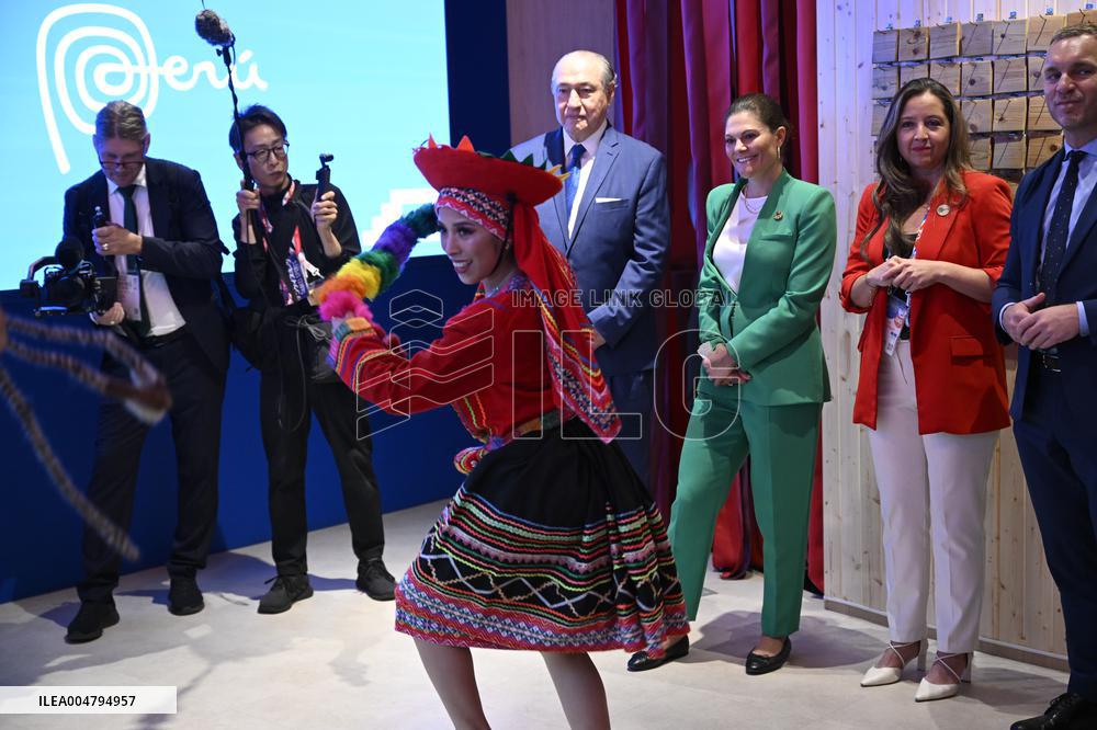 CROWN PRINCESS IN OSAKA