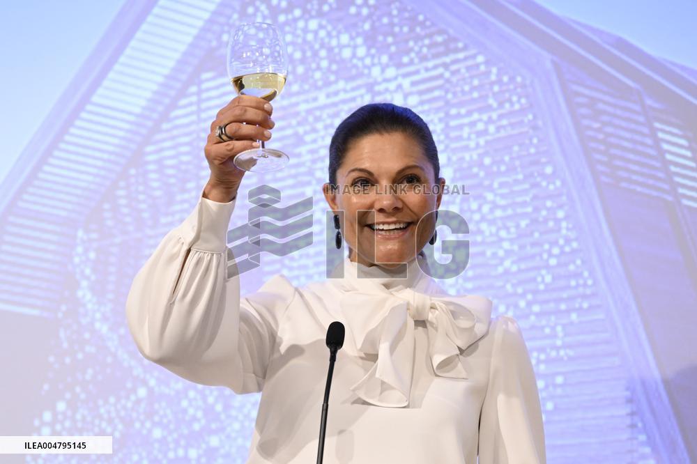 CROWN PRINCESS IN OSAKA