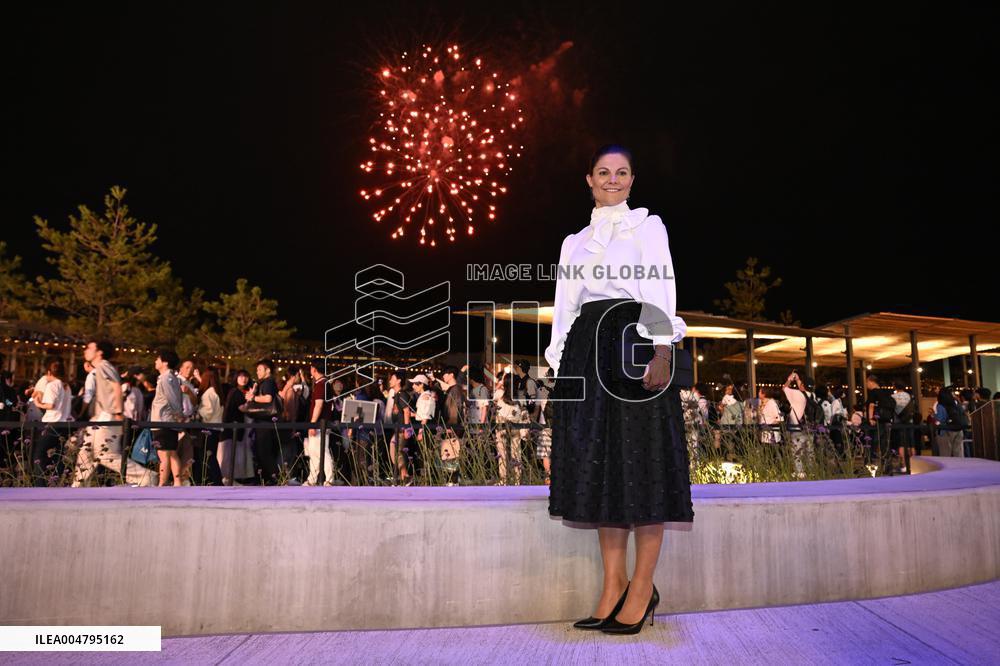 CROWN PRINCESS IN OSAKA