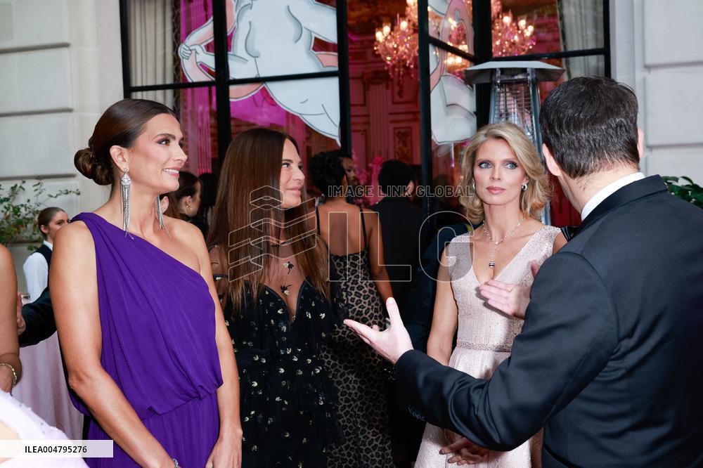 Peninsula in Pink Charity Cocktail - Paris