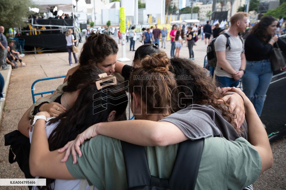 Israelis Celebrate Following Ceasefire Deal - Tel Aviv