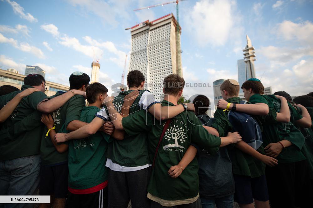 Israelis Celebrate Following Ceasefire Deal - Tel Aviv