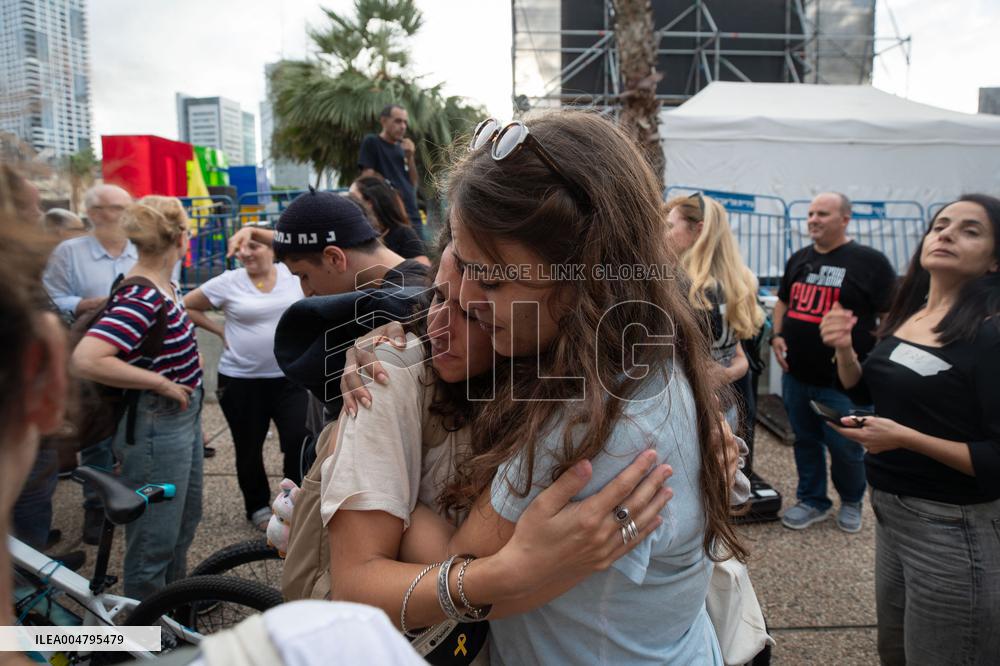 Israelis Celebrate Following Ceasefire Deal - Tel Aviv