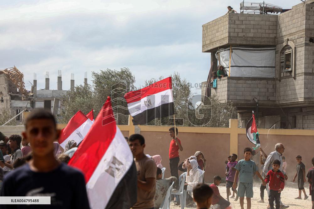 Palestinians Gather Following Gaza Ceasefire Deal - Palestine