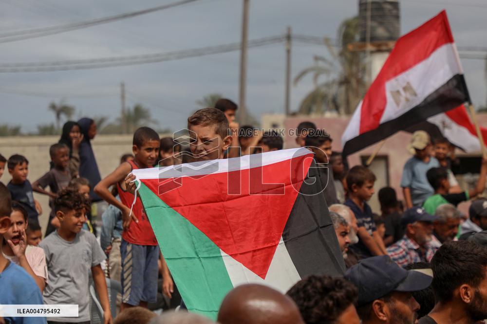 Palestinians Gather Following Gaza Ceasefire Deal - Palestine