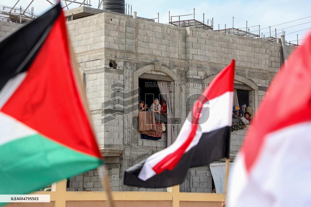 Palestinians Gather Following Gaza Ceasefire Deal - Palestine