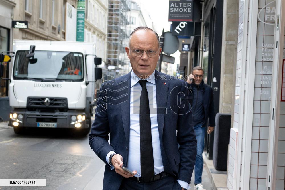 Arrival of party leaders outside the Élysée Palace - Paris AJ