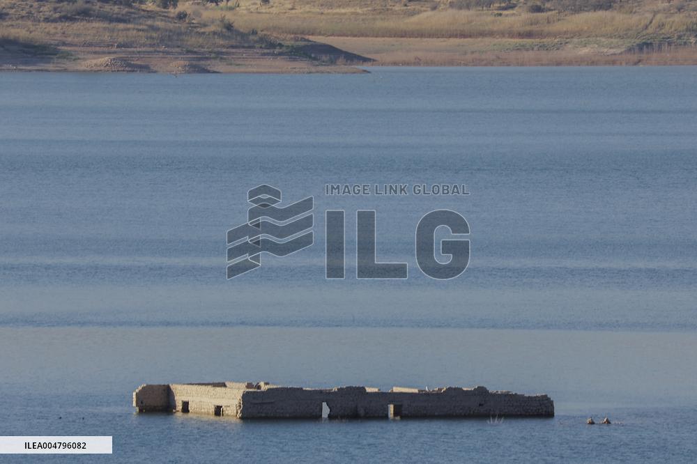 Iraq Duhok Dam Water Levels Decline
