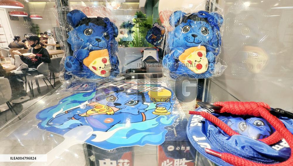 Pizza Hut Co-branded Restaurant with Shanghai Shenhua Football Club
