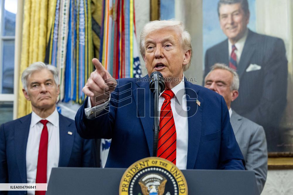 US President Donald Trump announces a drug pricing deal during a press conference in the Oval Office