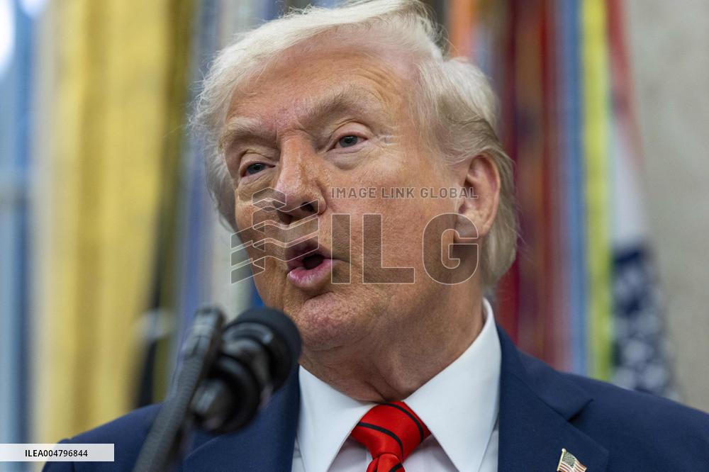 US President Donald Trump announces a drug pricing deal during a press conference in the Oval Office