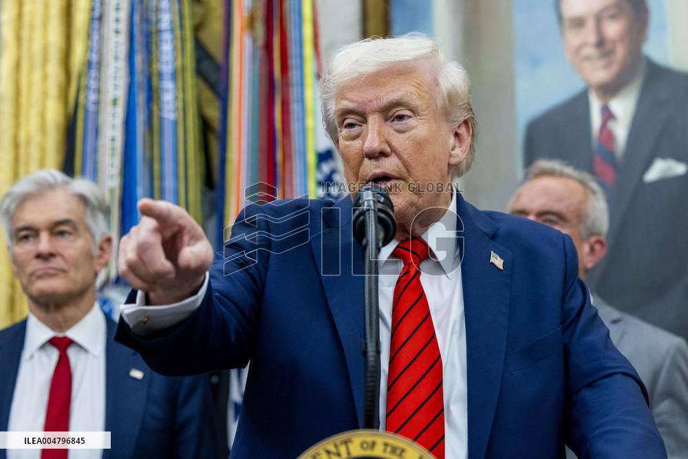 US President Donald Trump announces a drug pricing deal during a press conference in the Oval Office