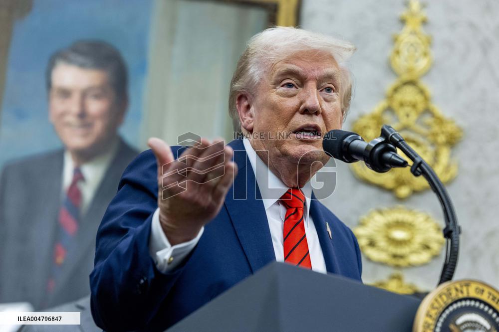 US President Donald Trump announces a drug pricing deal during a press conference in the Oval Office