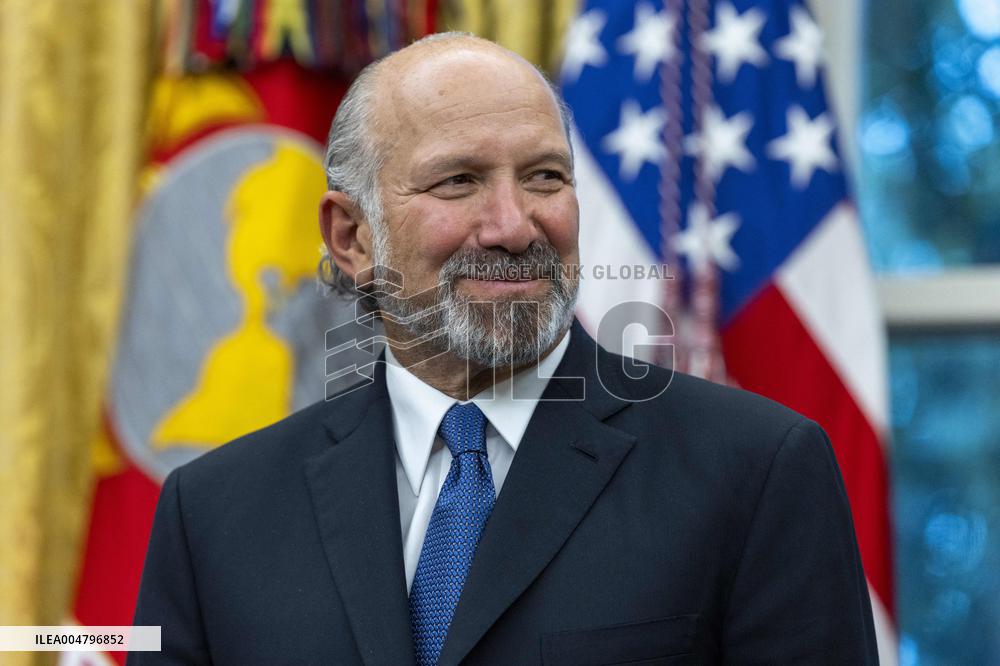 US President Donald Trump announces a drug pricing deal during a press conference in the Oval Office
