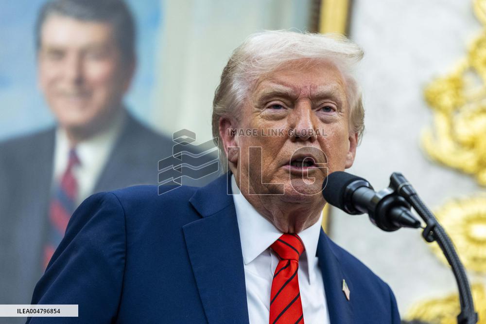US President Donald Trump announces a drug pricing deal during a press conference in the Oval Office