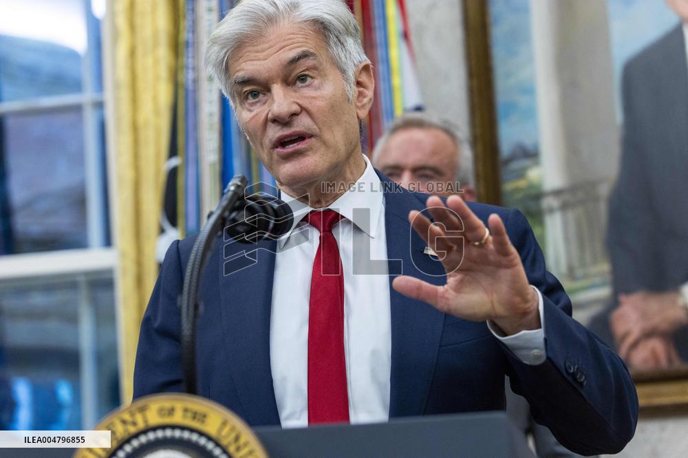 US President Donald Trump announces a drug pricing deal during a press conference in the Oval Office