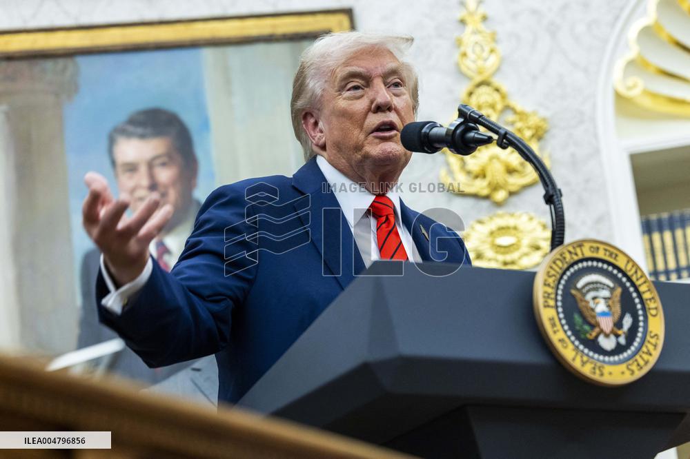 US President Donald Trump announces a drug pricing deal during a press conference in the Oval Office