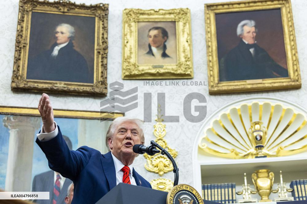 US President Donald Trump announces a drug pricing deal during a press conference in the Oval Office