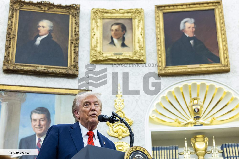 US President Donald Trump announces a drug pricing deal during a press conference in the Oval Office