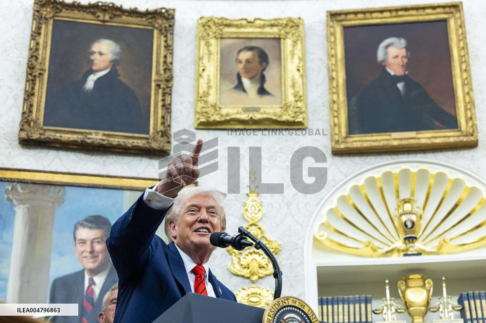 US President Donald Trump announces a drug pricing deal during a press conference in the Oval Office