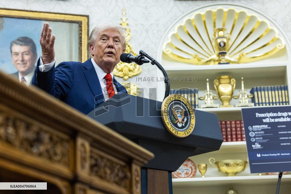 US President Donald Trump announces a drug pricing deal during a press conference in the Oval Office