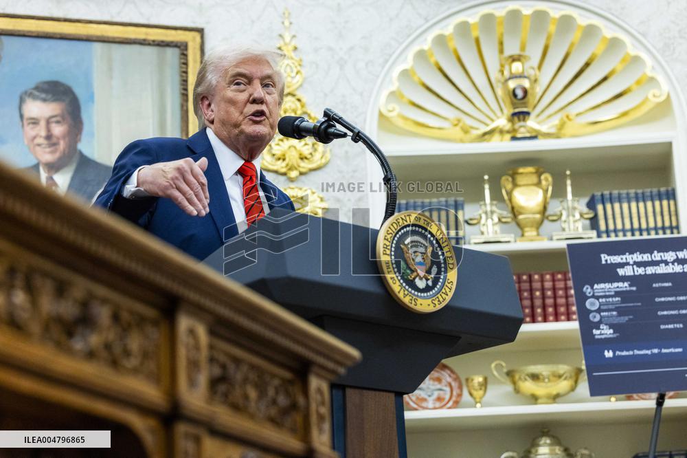 US President Donald Trump announces a drug pricing deal during a press conference in the Oval Office