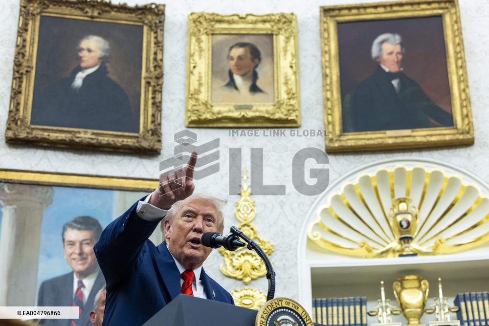 US President Donald Trump announces a drug pricing deal during a press conference in the Oval Office